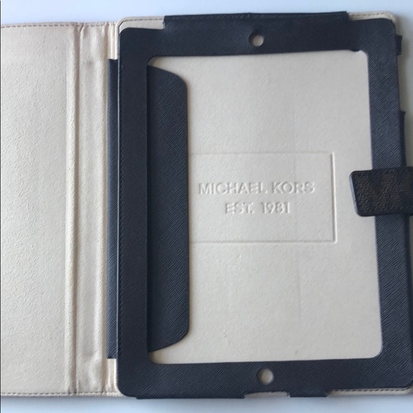 Michael Kors iPad case - Picture 3 of 11